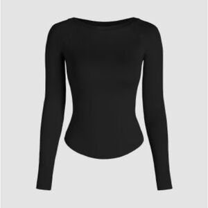 ROUND NECKLINE SOLID LONG SLEEVE TEE
